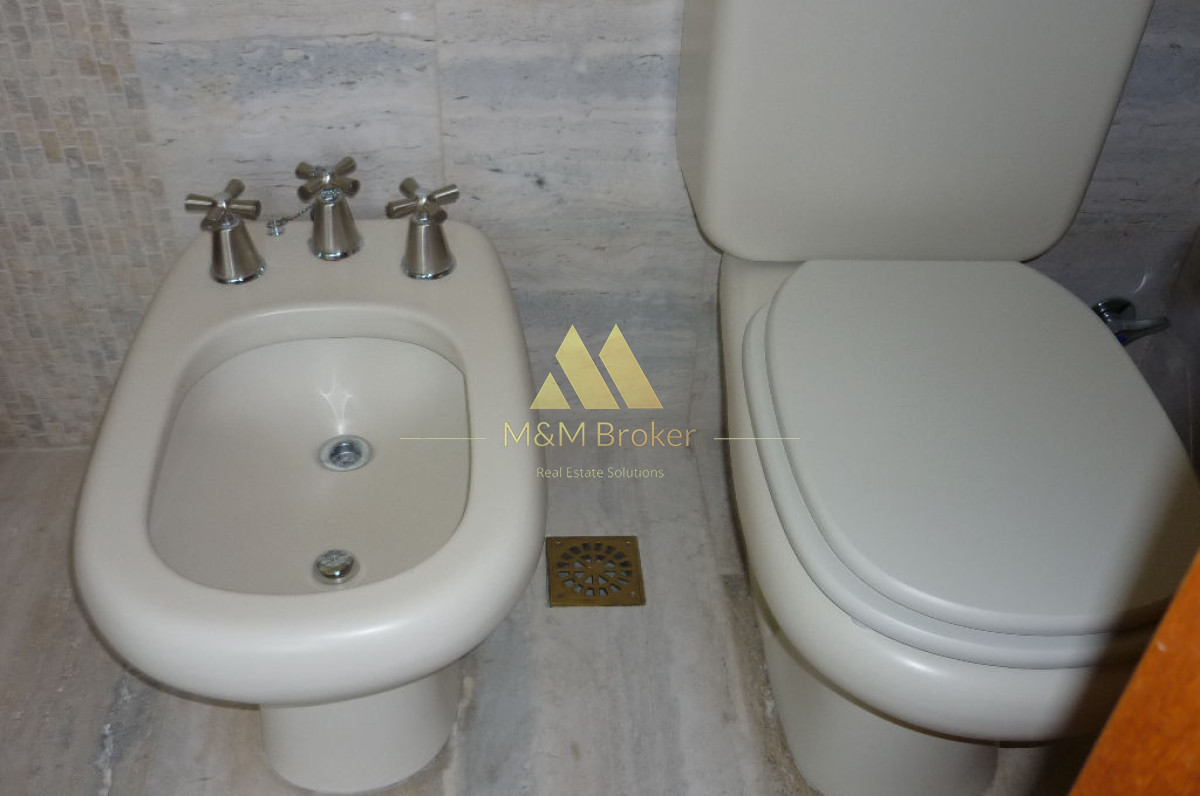 Casa ID.336 - Importante casa sobre Avenida, 5 suites