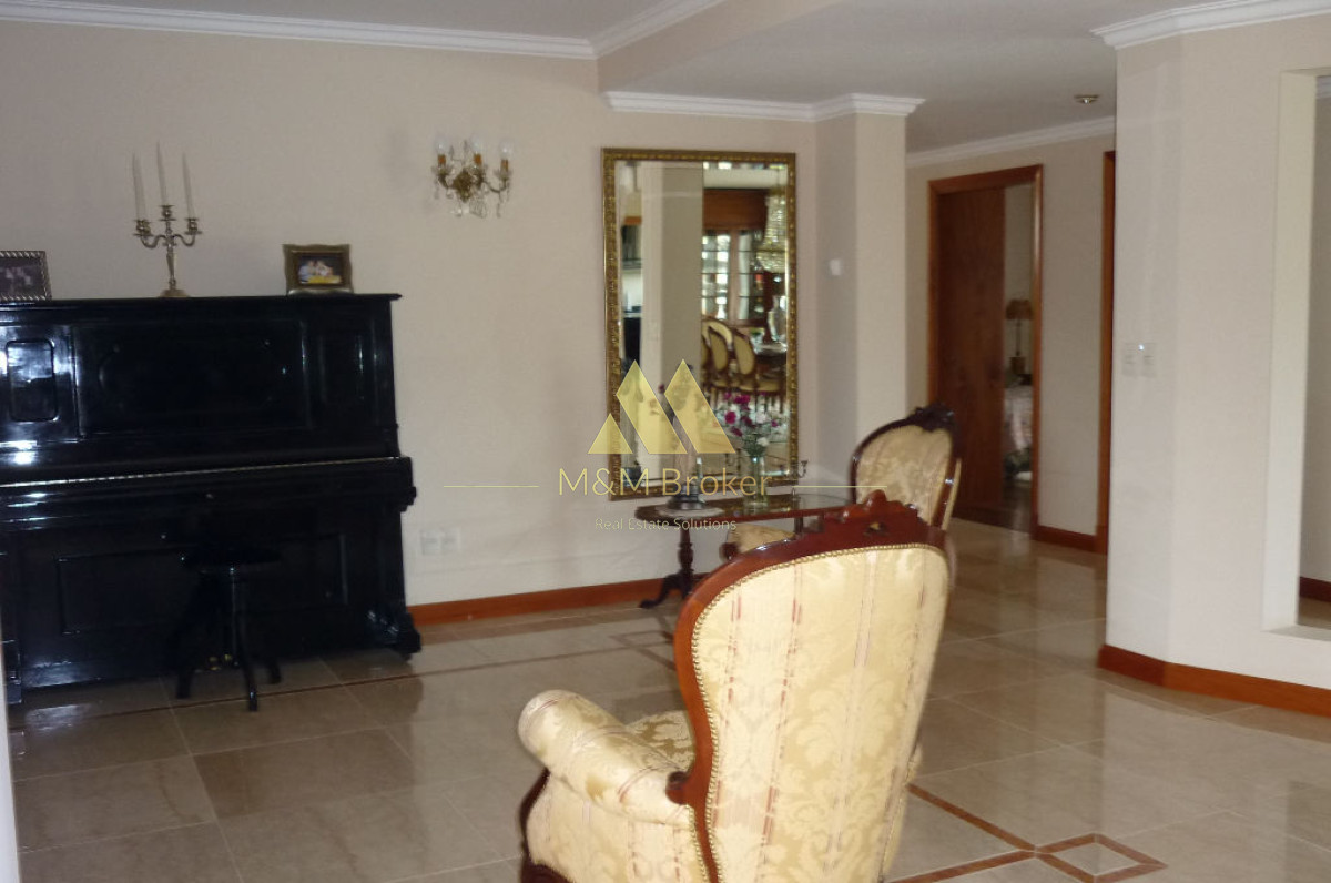 Casa ID.336 - Importante casa sobre Avenida, 5 suites