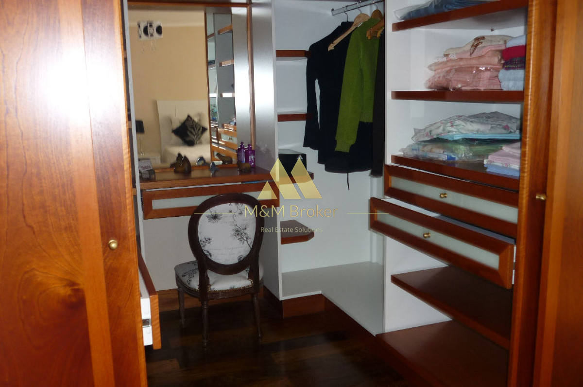 Casa ID.336 - Importante casa sobre Avenida, 5 suites
