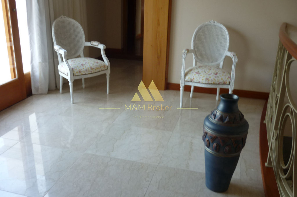 Casa ID.336 - Importante casa sobre Avenida, 5 suites