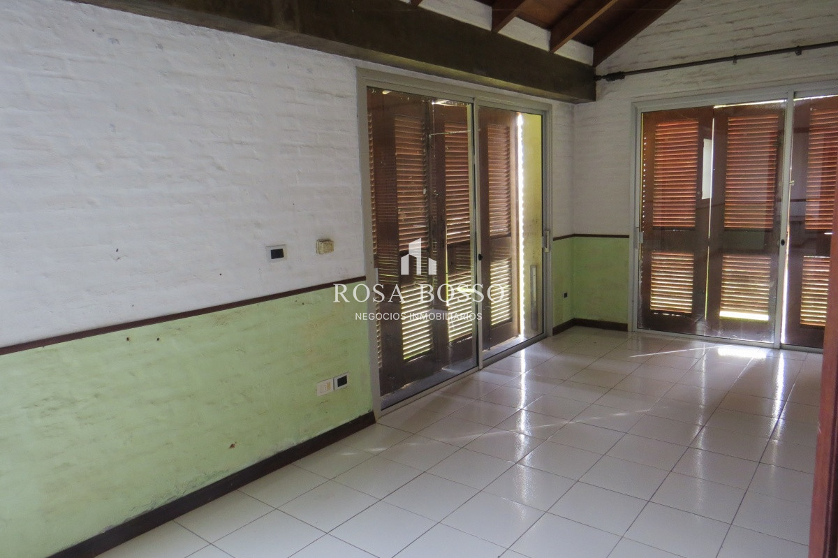 Local Comercial ID.6874 - Casa local ideal para clínicas o consultorios 