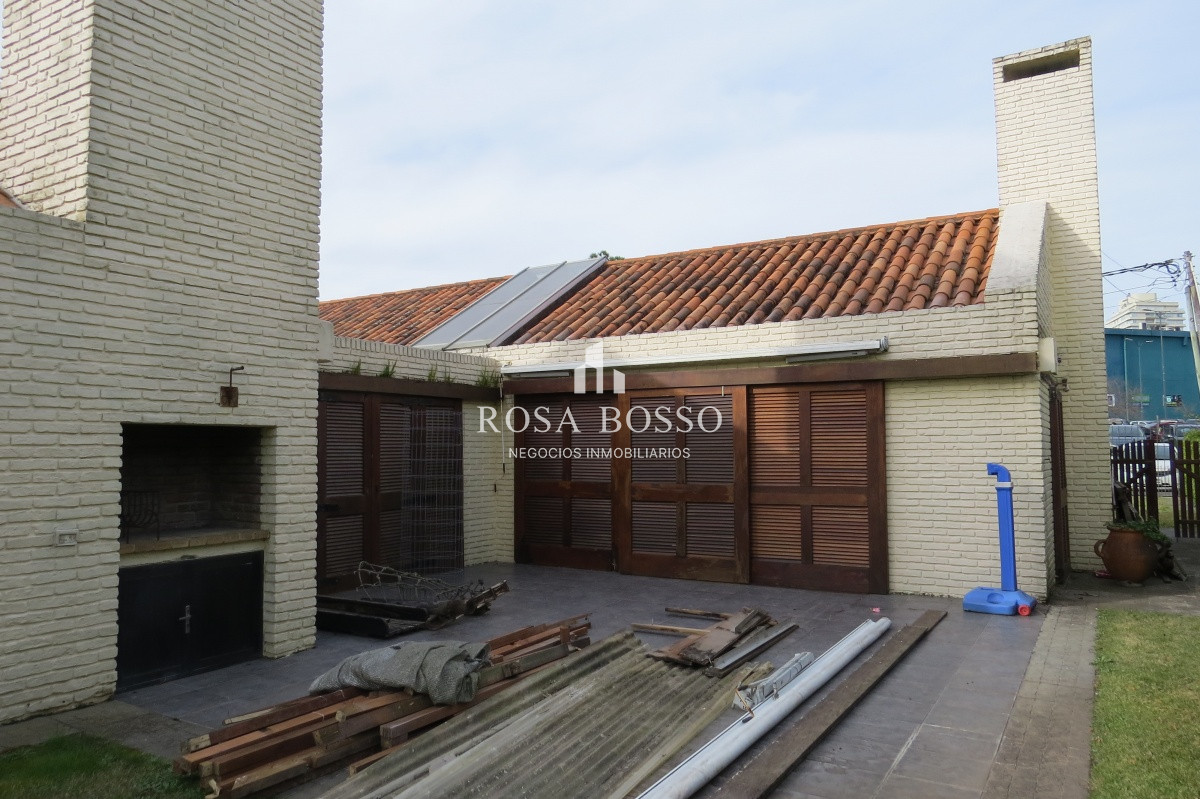 Local Comercial ID.6874 - Casa local ideal para clínicas o consultorios 