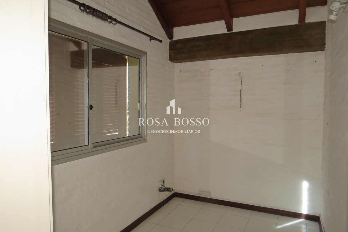 Local Comercial ID.6874 - Casa local ideal para clínicas o consultorios 