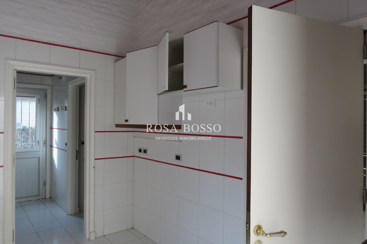 Local Comercial ID.6874 - Casa local ideal para clínicas o consultorios 