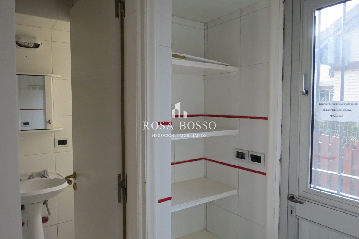 Local Comercial ID.6874 - Casa local ideal para clínicas o consultorios 