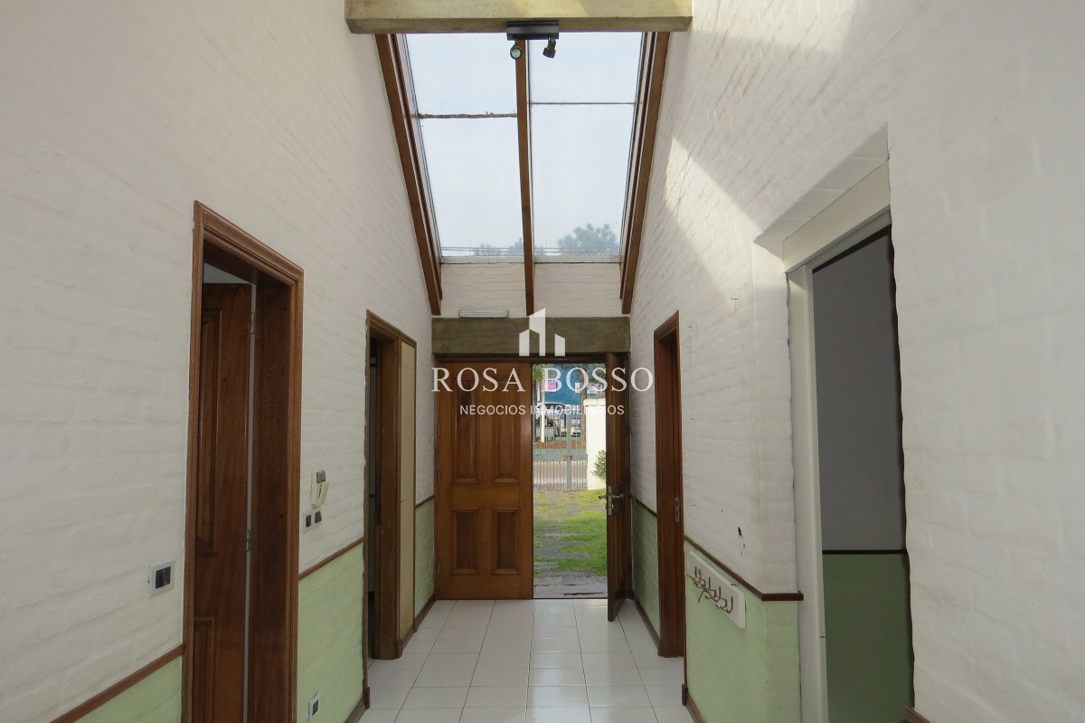 Local Comercial ID.6874 - Casa local ideal para clínicas o consultorios 