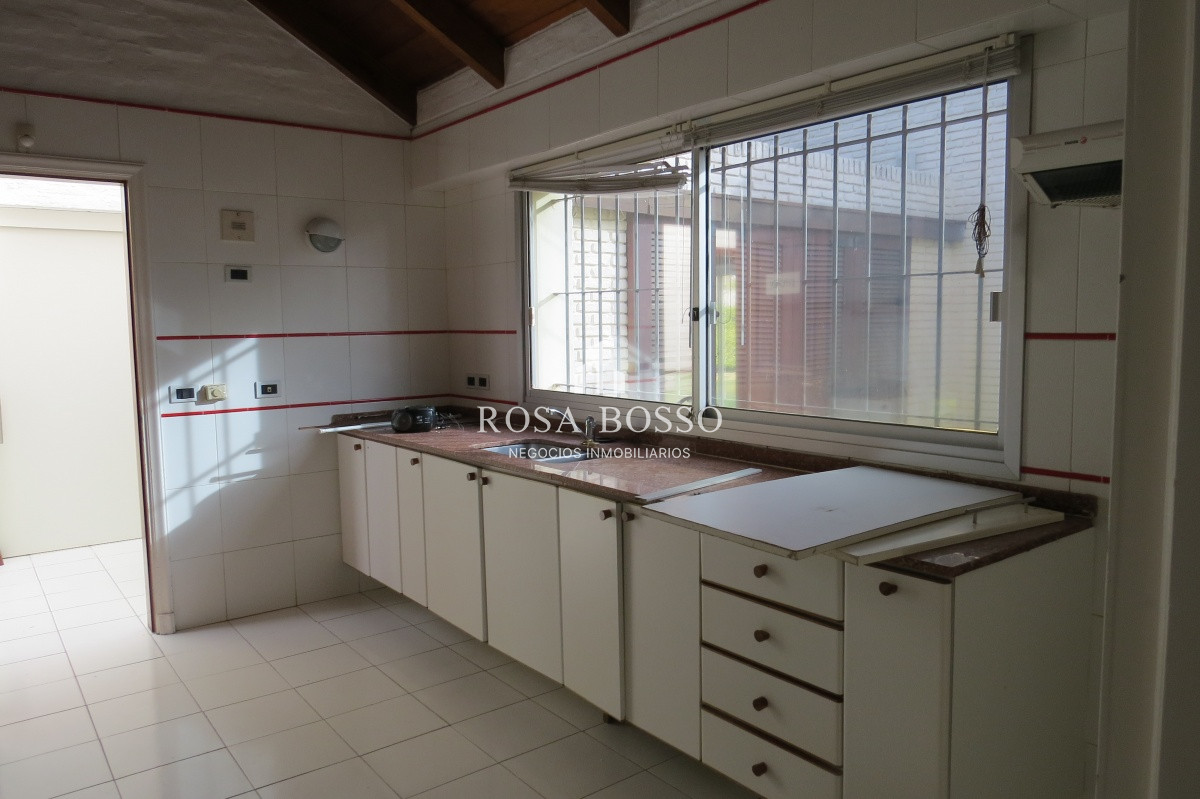 Local Comercial ID.6874 - Casa local ideal para clínicas o consultorios 