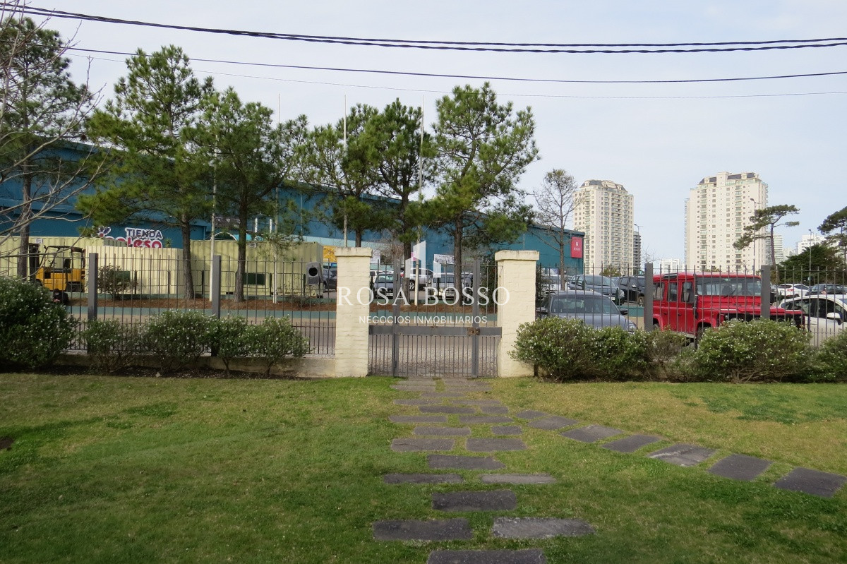 Local Comercial ID.6874 - Casa local ideal para clínicas o consultorios 