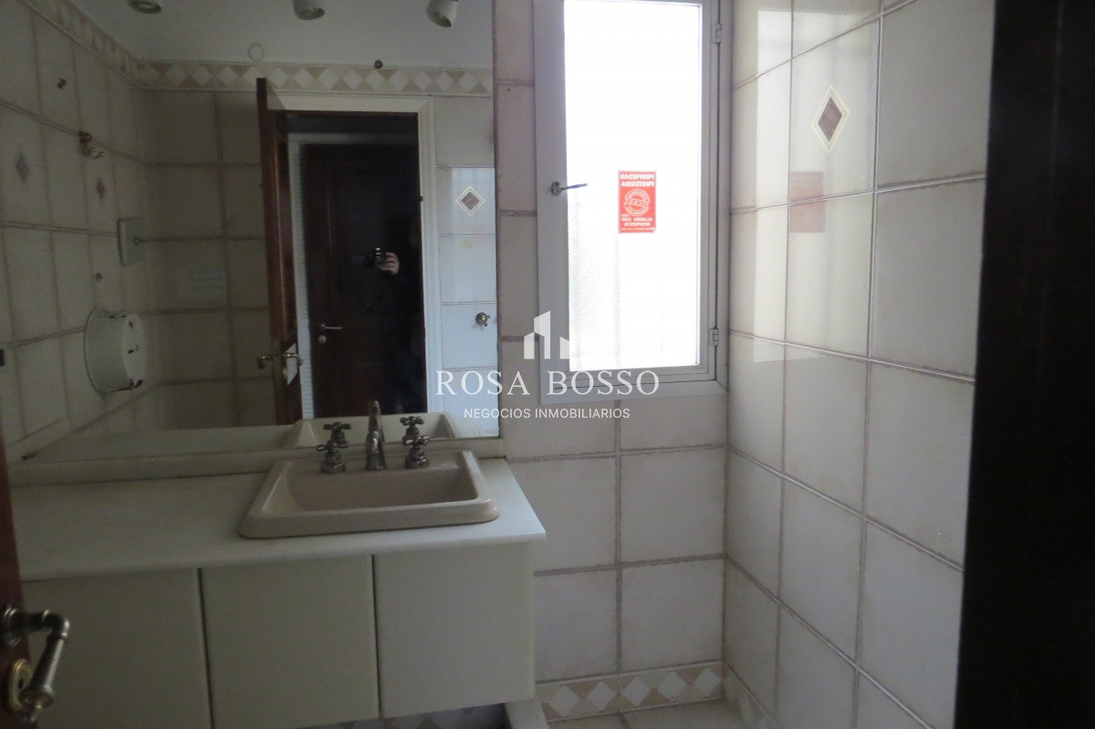 Local Comercial ID.6874 - Casa local ideal para clínicas o consultorios 