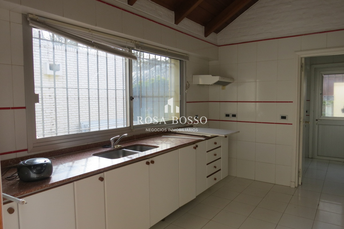 Local Comercial ID.6874 - Casa local ideal para clínicas o consultorios 