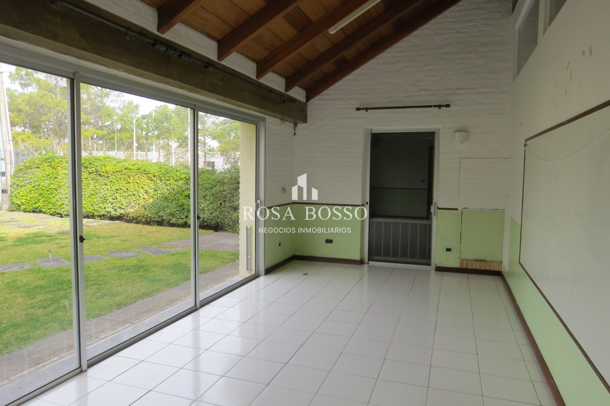 Local Comercial ID.6874 - Casa local ideal para clínicas o consultorios 