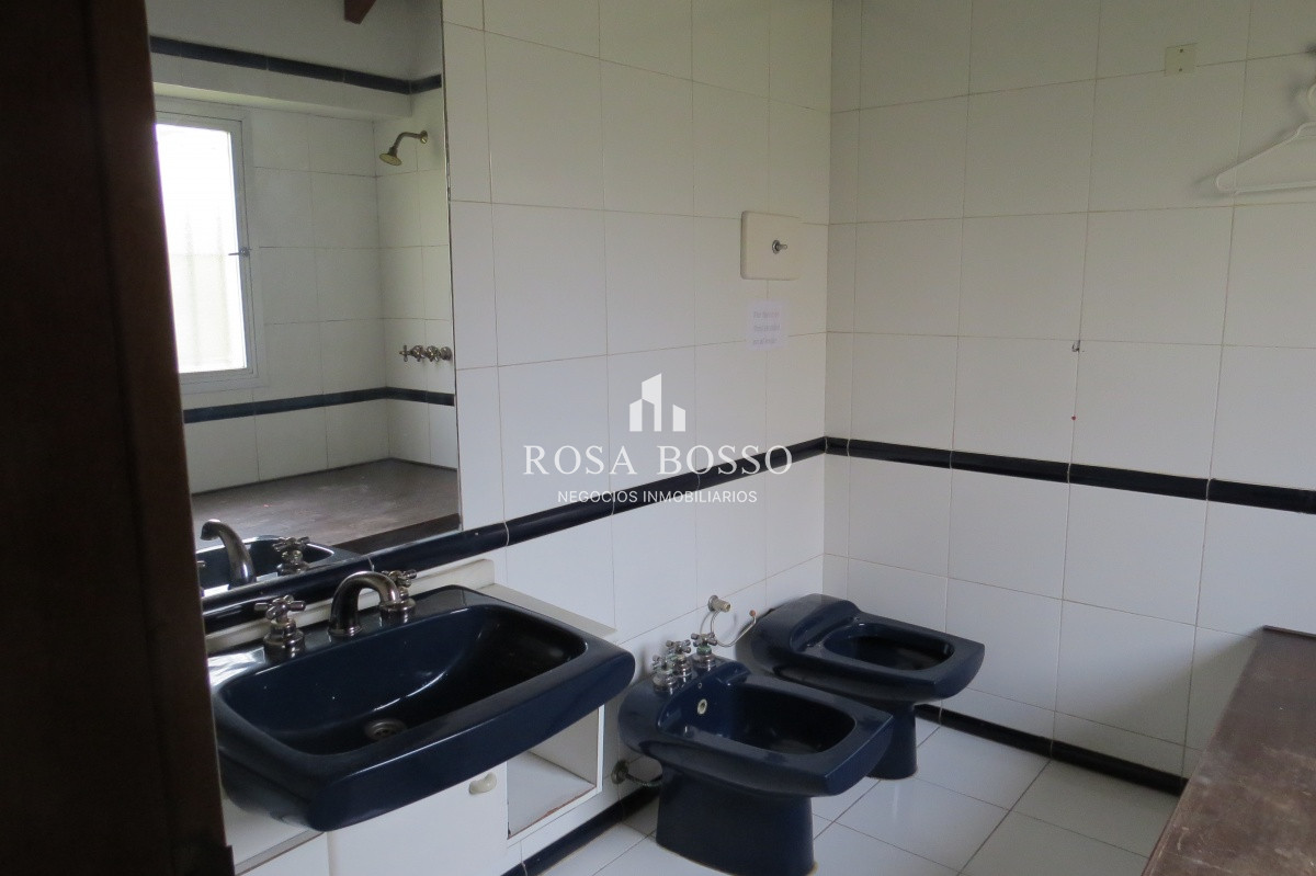 Local Comercial ID.6874 - Casa local ideal para clínicas o consultorios 