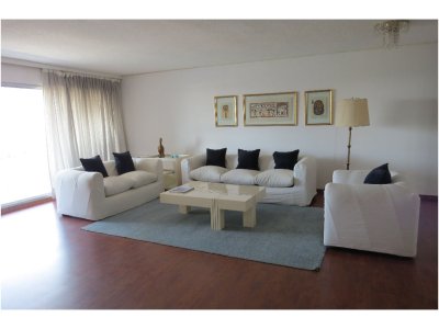 Piso alto en Roosevelt, 3 dormitorios