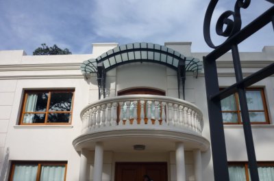 Importante casa sobre Avenida, 5 suites