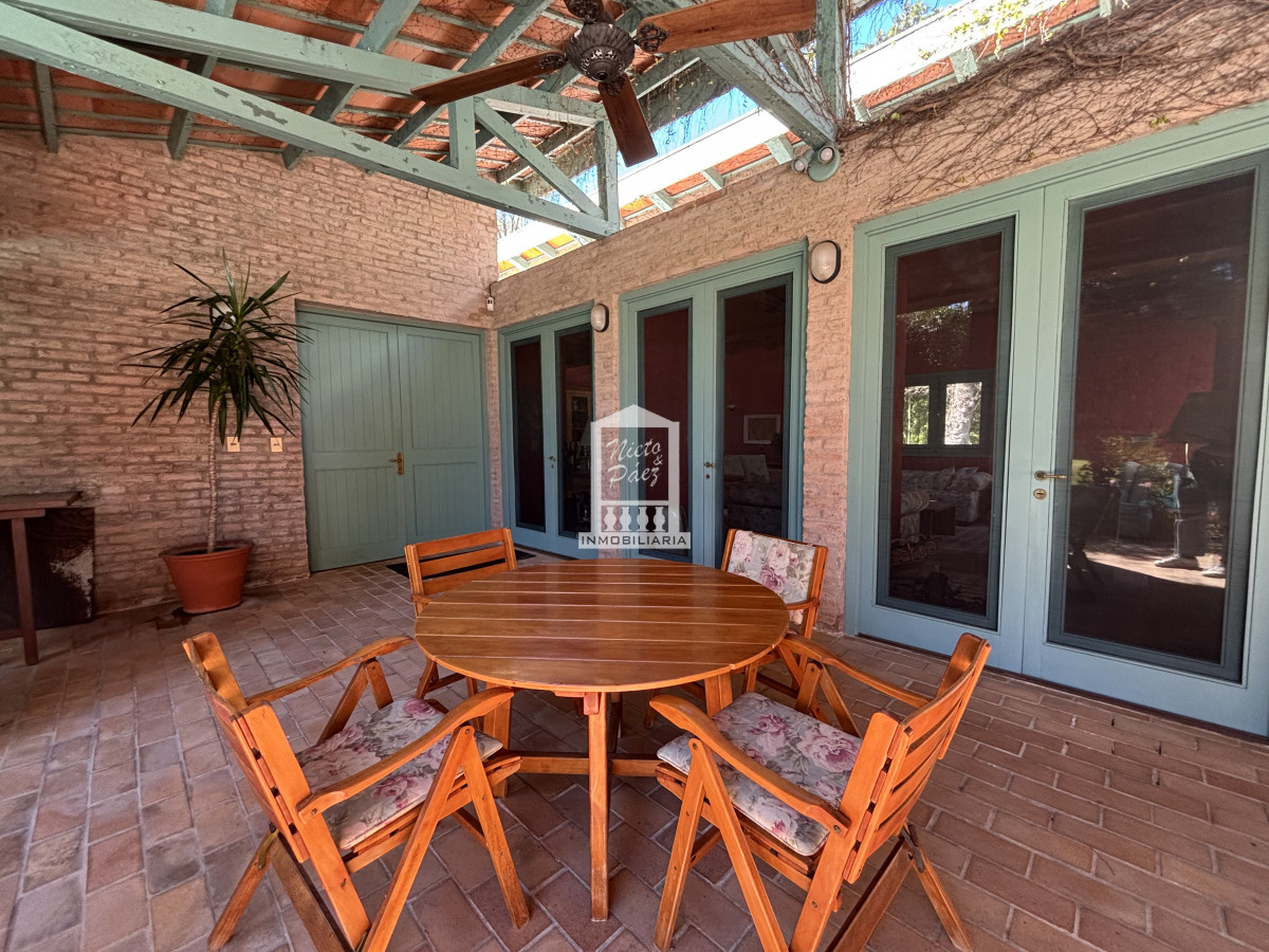 Casa ID.40910 - Casa en venta de 5 dormitorios en el Golf