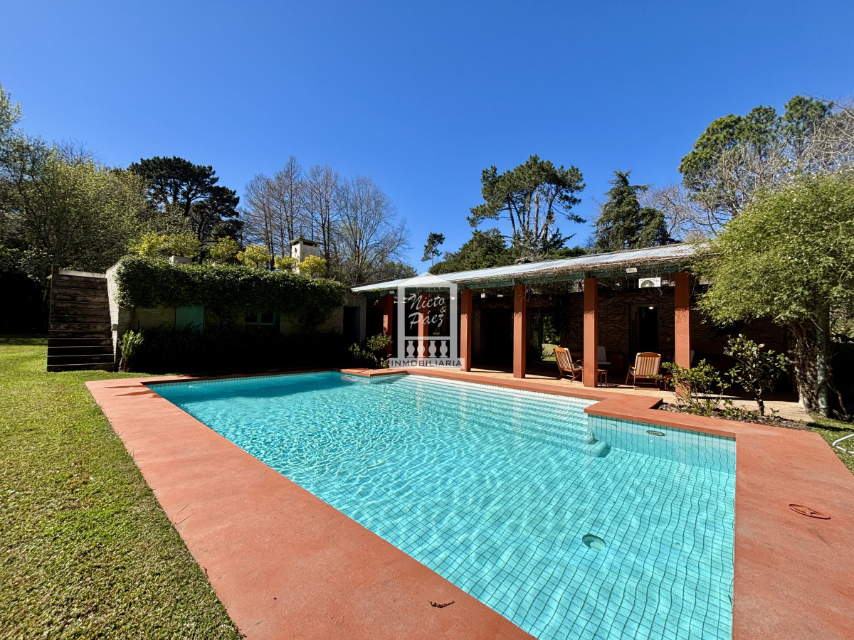 Casa ID.40910 - Casa en venta de 5 dormitorios en el Golf
