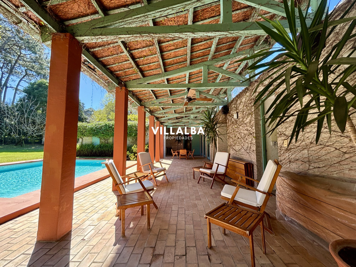 Casa ID.4195 - Casa en venta de 5 dormitorios en el Golf