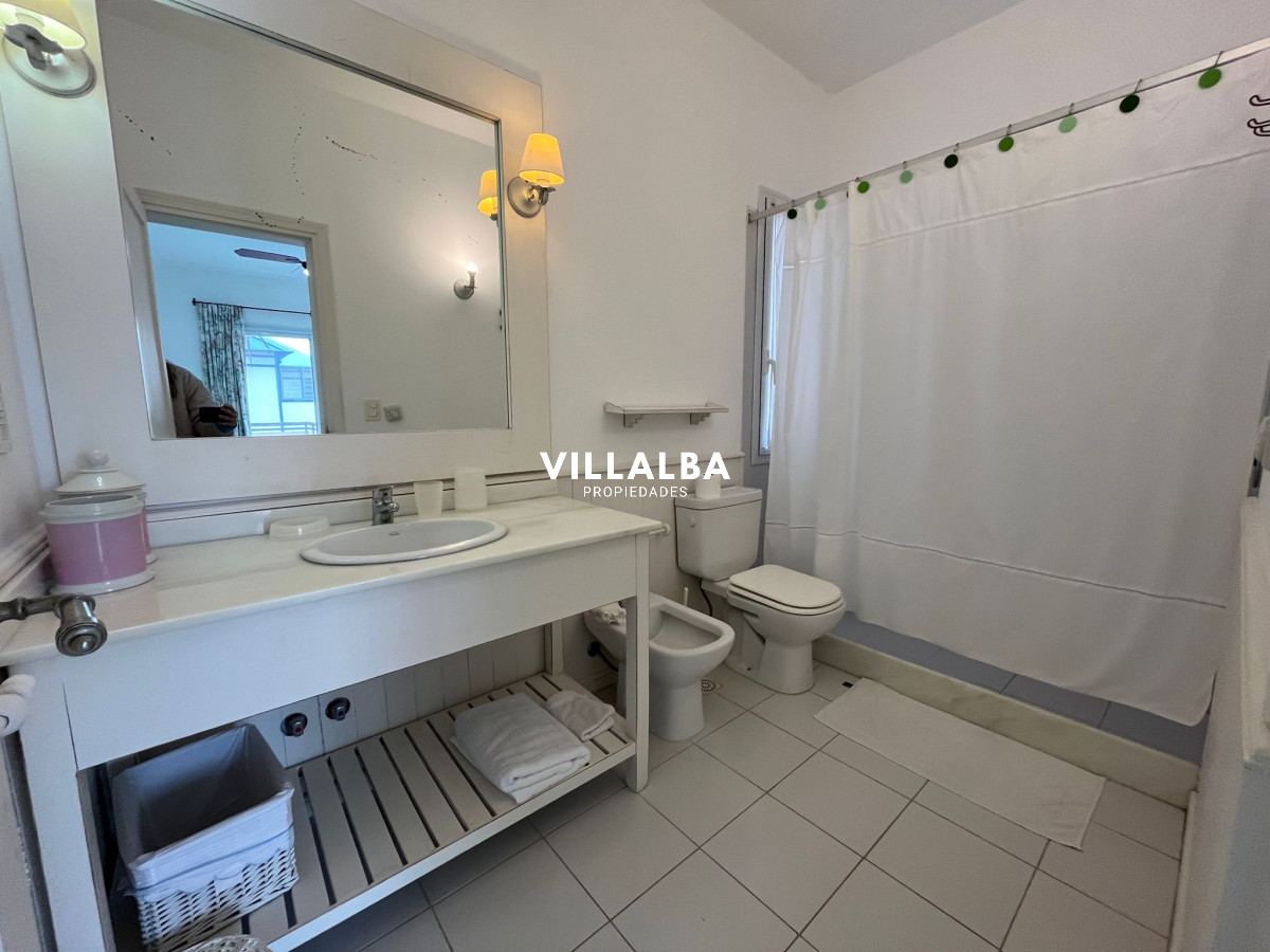 Apartamento ID.4191 - Casa en venta de 4 dormitorios, en la Península