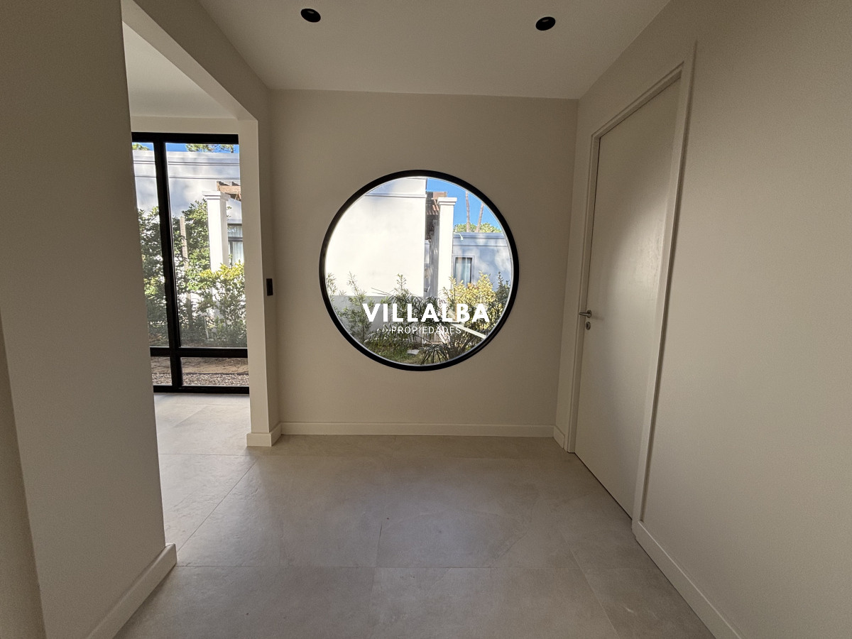 Apartamento ID.4202 - Casa en venta de 4 dormitorios, en Rincon del Indio 