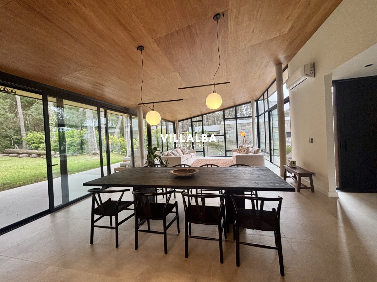 Apartamento ID.4202 - Casa en venta de 4 dormitorios, en Rincon del Indio 