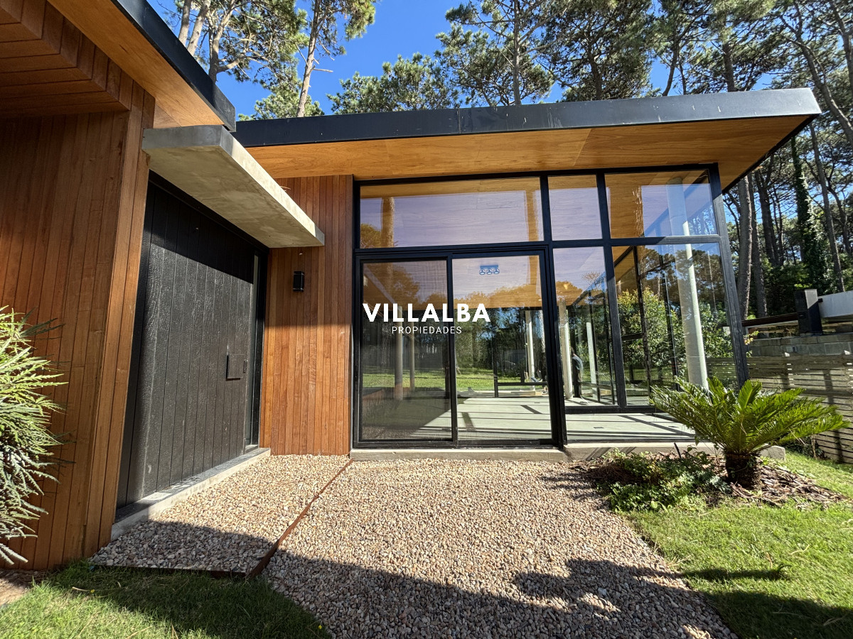 Apartamento ID.4202 - Casa en venta de 4 dormitorios, en Rincon del Indio 