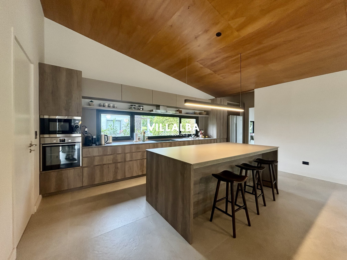 Apartamento ID.4202 - Casa en venta de 4 dormitorios, en Rincon del Indio 