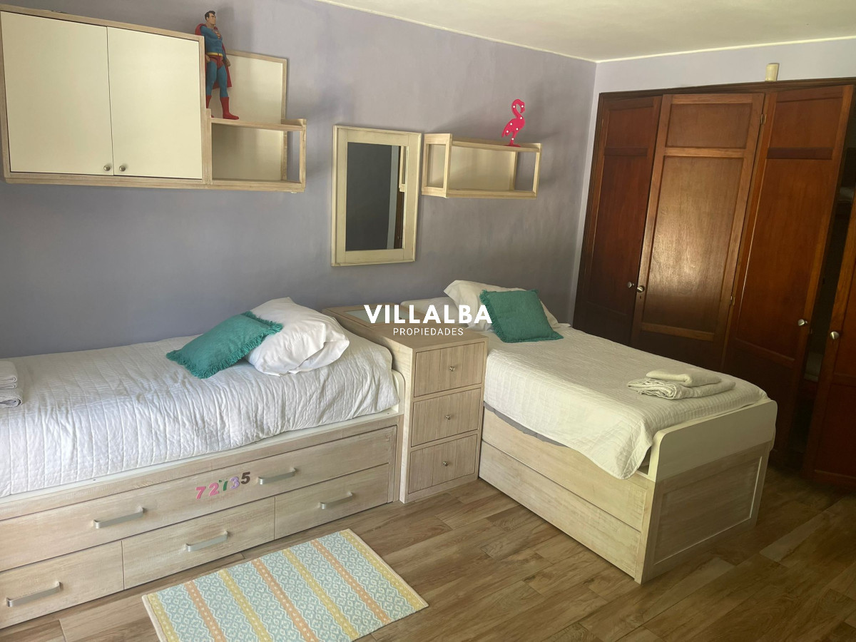 Apartamento ID.4511 - Casa en venta de 4 dormitorios en playa Mansa