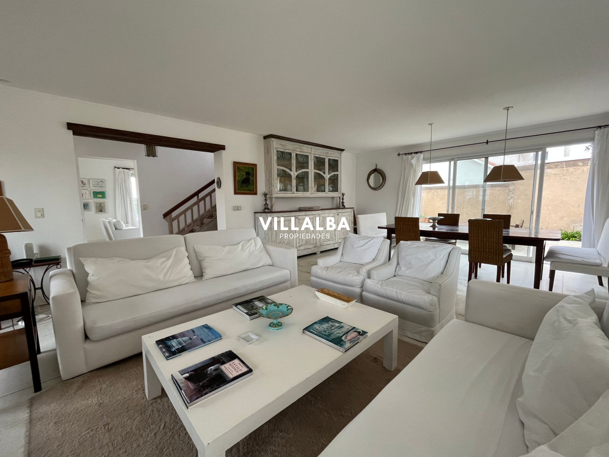 Apartamento ID.4191 - Casa en venta de 4 dormitorios, en la Península