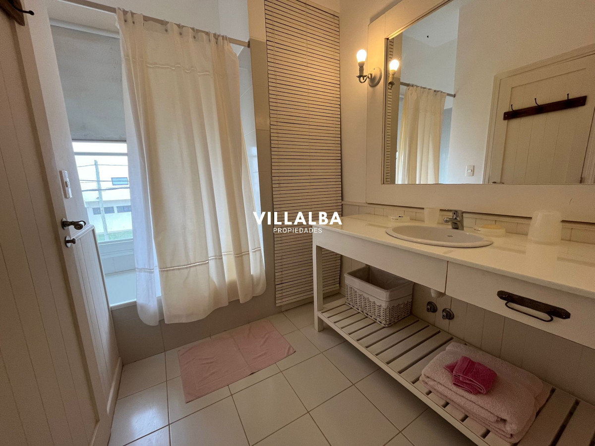 Apartamento ID.4191 - Casa en venta de 4 dormitorios, en la Península