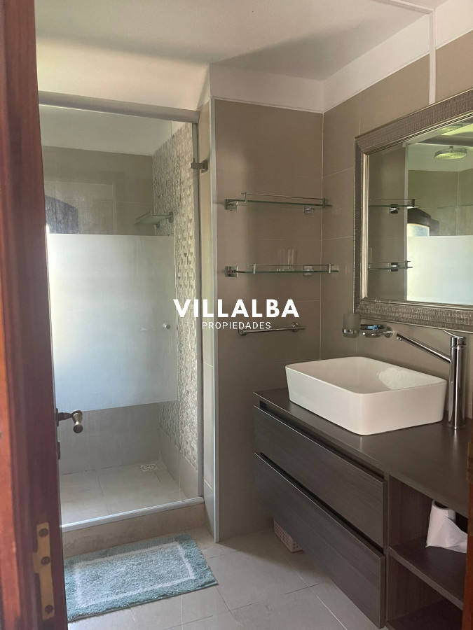 Apartamento ID.4511 - Casa en venta de 4 dormitorios en playa Mansa