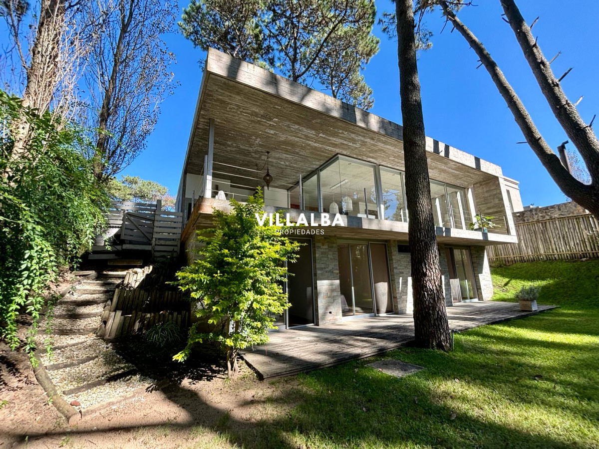 Casa ID.4201 - Casa en venta de 4 dormitorios, en Rincon del Indio 