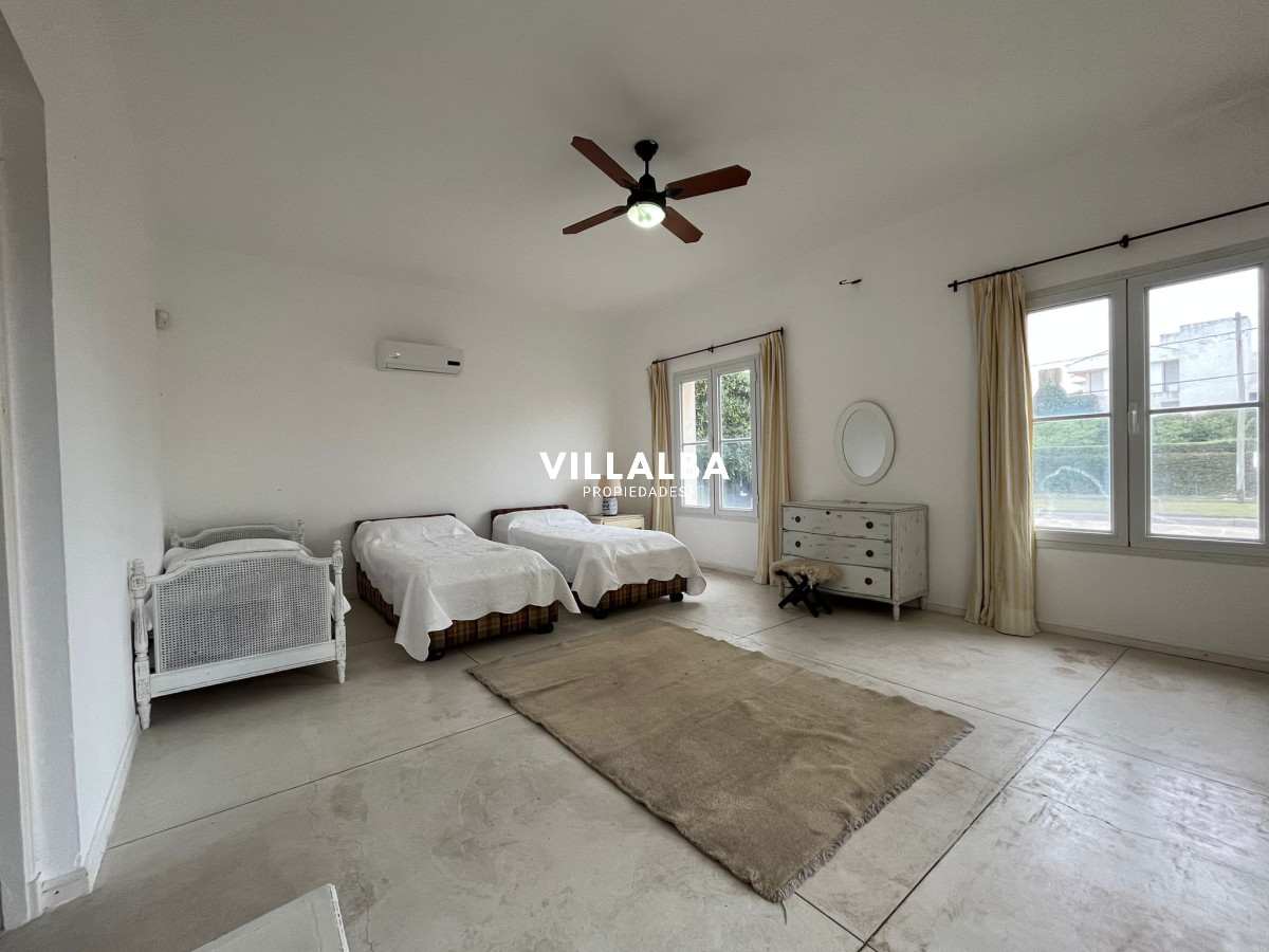 Apartamento ID.4191 - Casa en venta de 4 dormitorios, en la Península