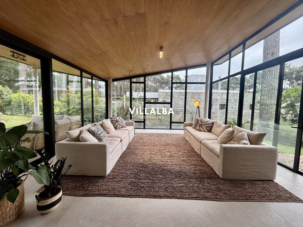 Apartamento ID.4202 - Casa en venta de 4 dormitorios, en Rincon del Indio 