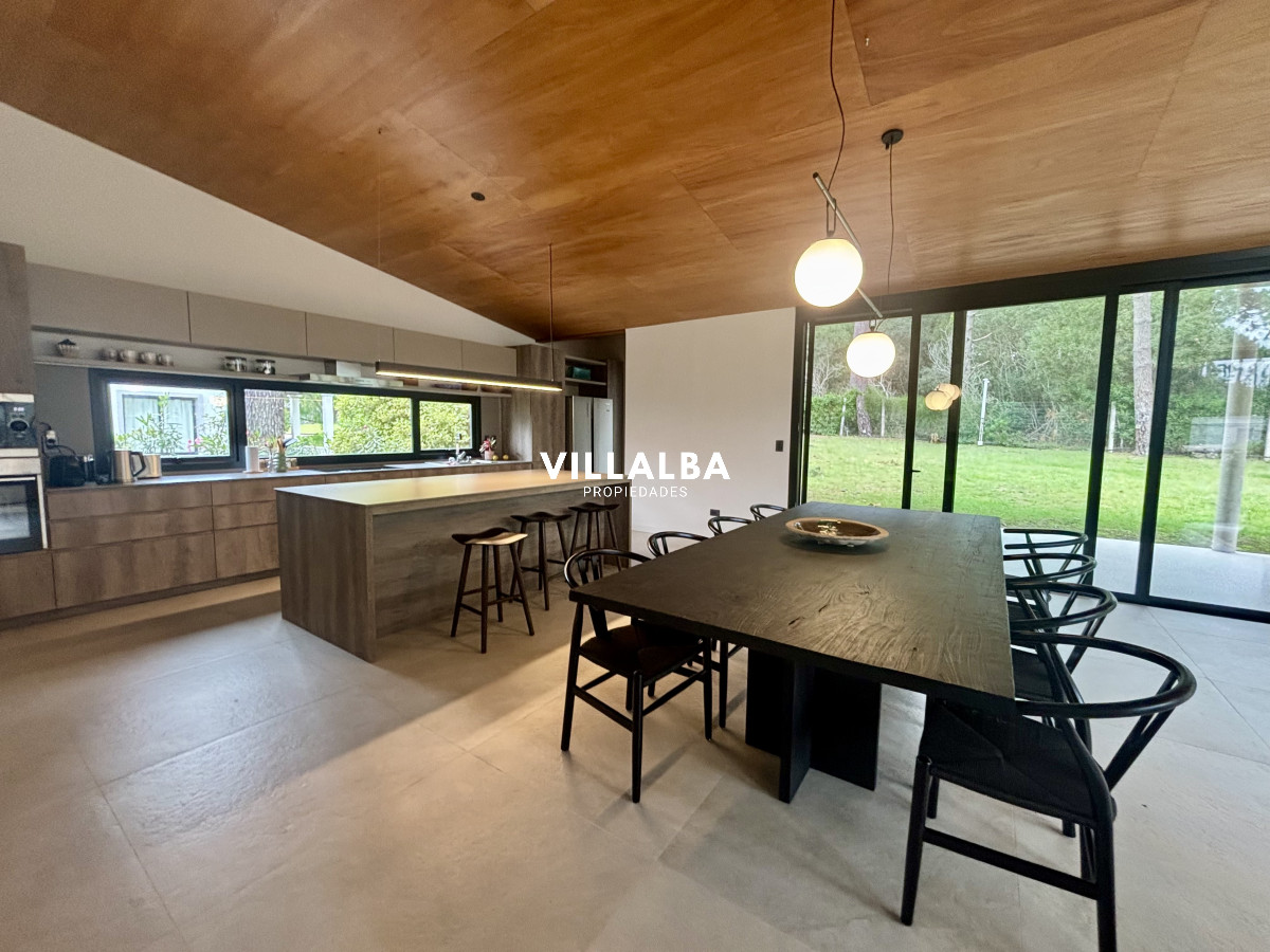 Apartamento ID.4202 - Casa en venta de 4 dormitorios, en Rincon del Indio 