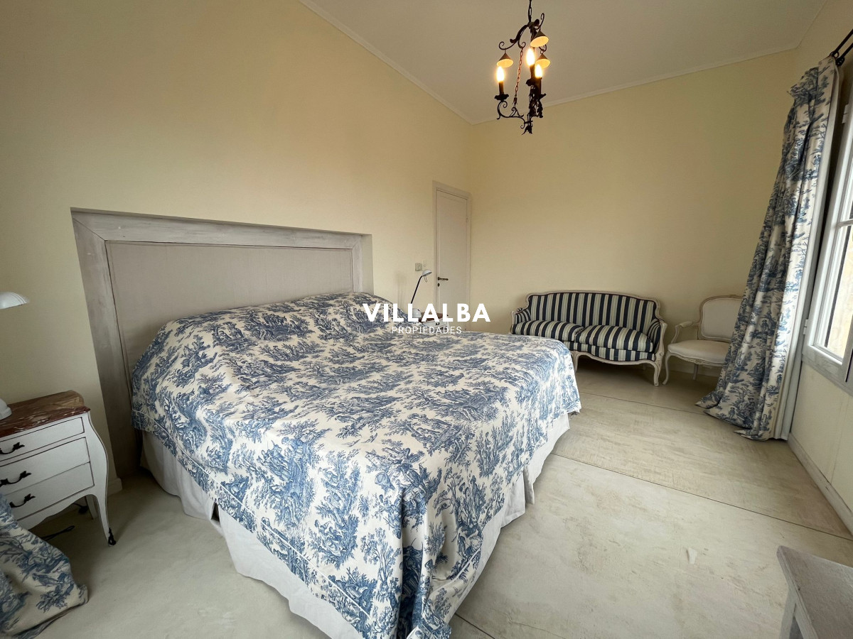 Apartamento ID.4191 - Casa en venta de 4 dormitorios, en la Península