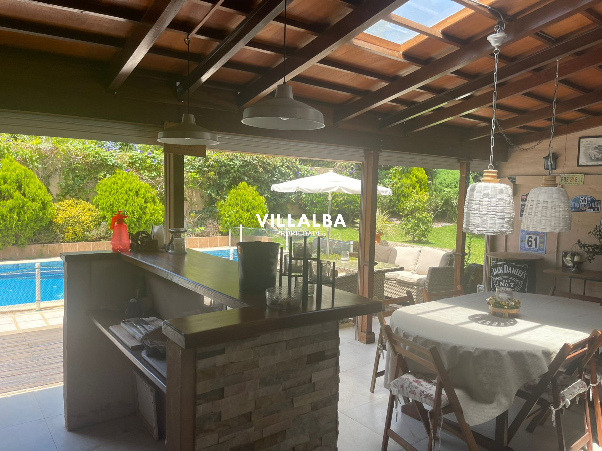 Apartamento ID.4511 - Casa en venta de 4 dormitorios en playa Mansa