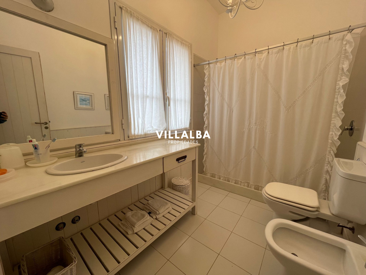 Apartamento ID.4191 - Casa en venta de 4 dormitorios, en la Península