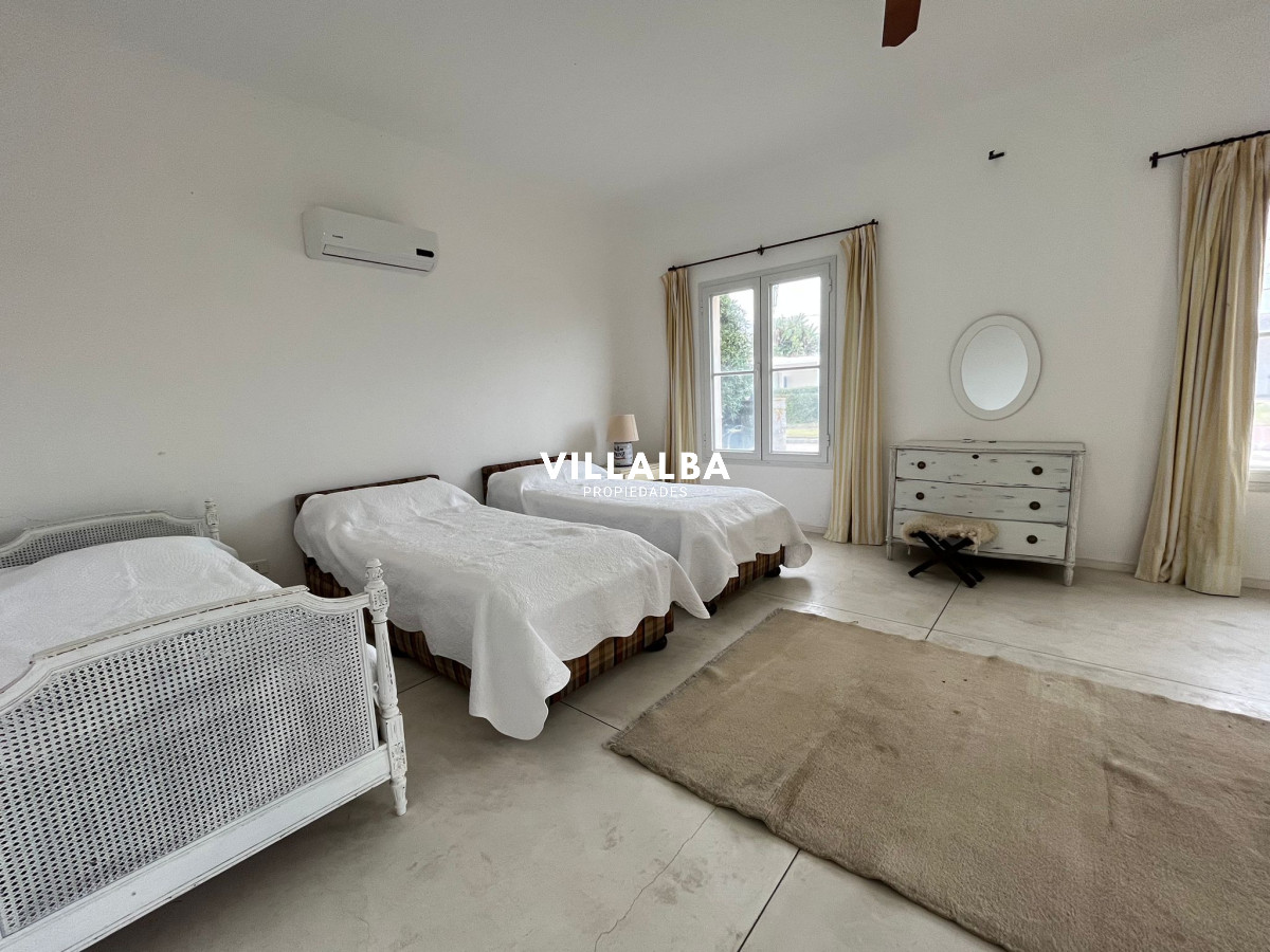 Apartamento ID.4191 - Casa en venta de 4 dormitorios, en la Península