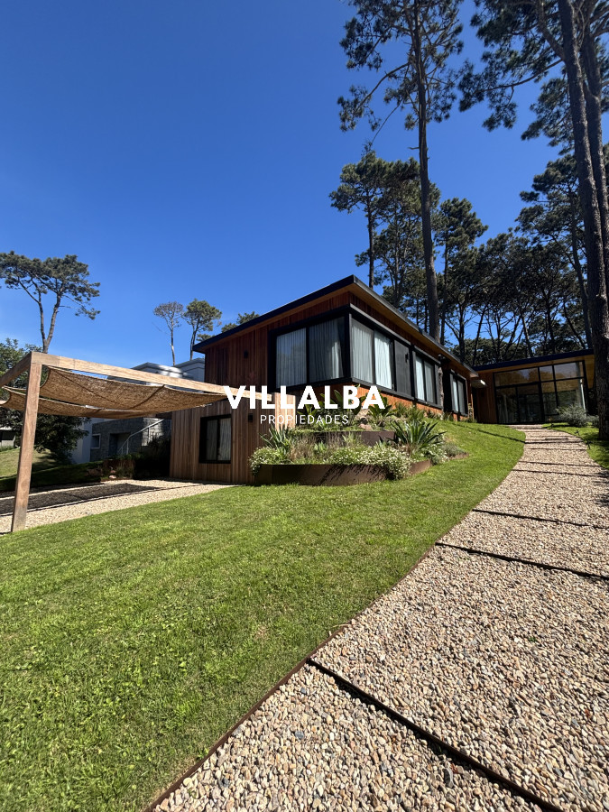 Apartamento ID.4202 - Casa en venta de 4 dormitorios, en Rincon del Indio 