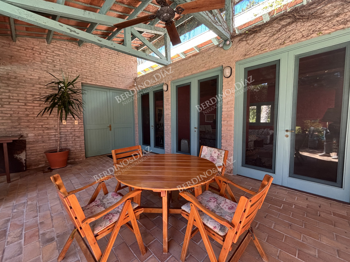 Casa ID.3183 - Venta casa de 5 dormitorios en barrio Golf, Punta del Este