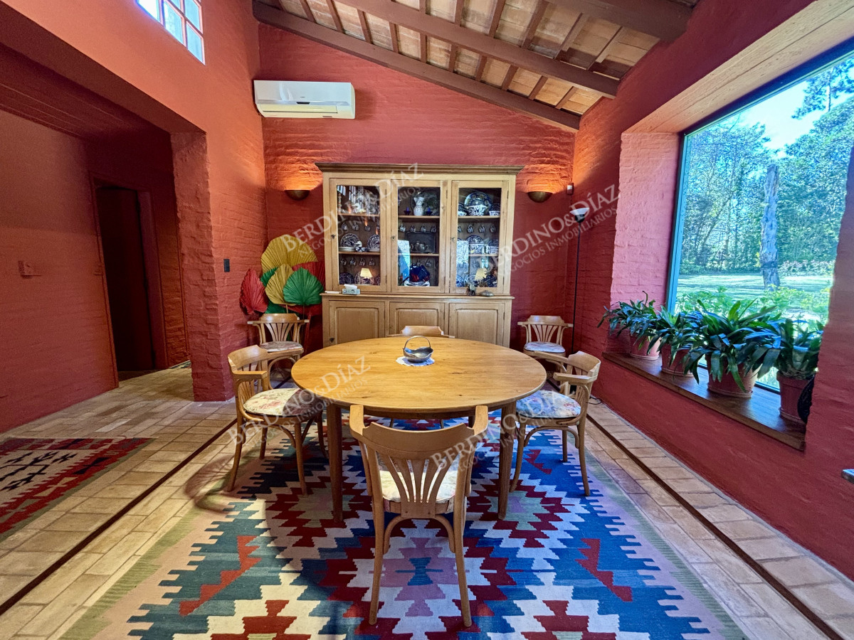 Casa ID.3183 - Venta casa de 5 dormitorios en barrio Golf, Punta del Este