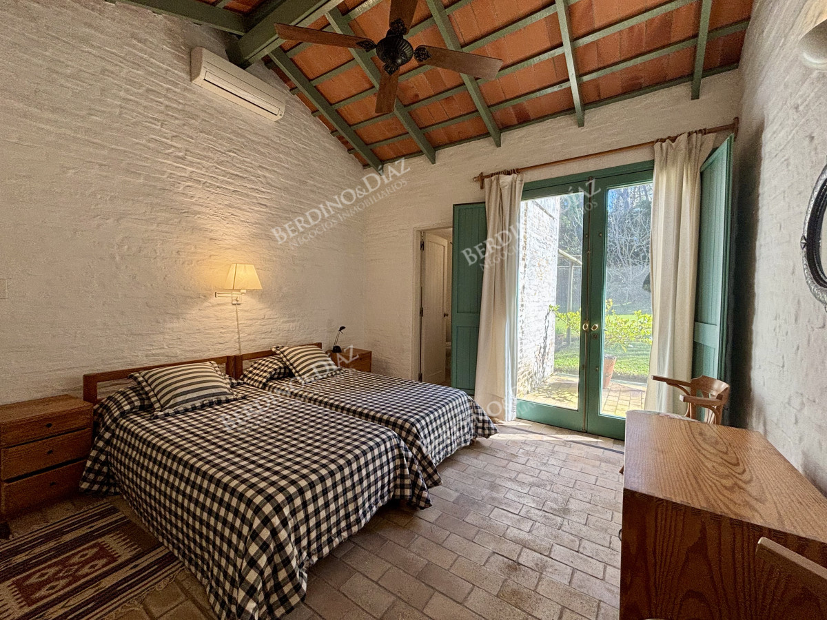 Casa ID.3183 - Venta casa de 5 dormitorios en barrio Golf, Punta del Este