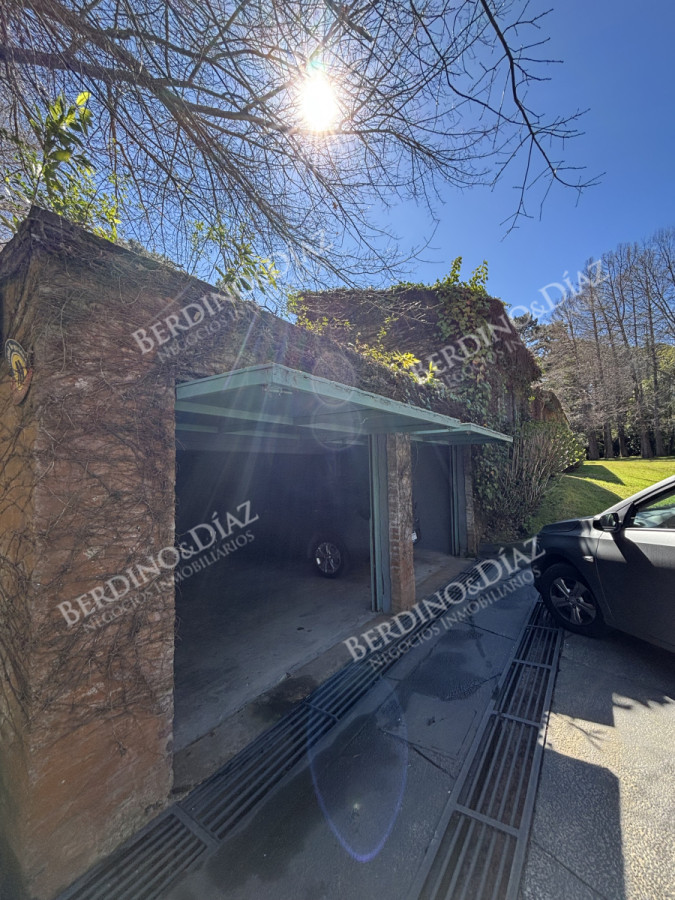 Casa ID.3183 - Venta casa de 5 dormitorios en barrio Golf, Punta del Este