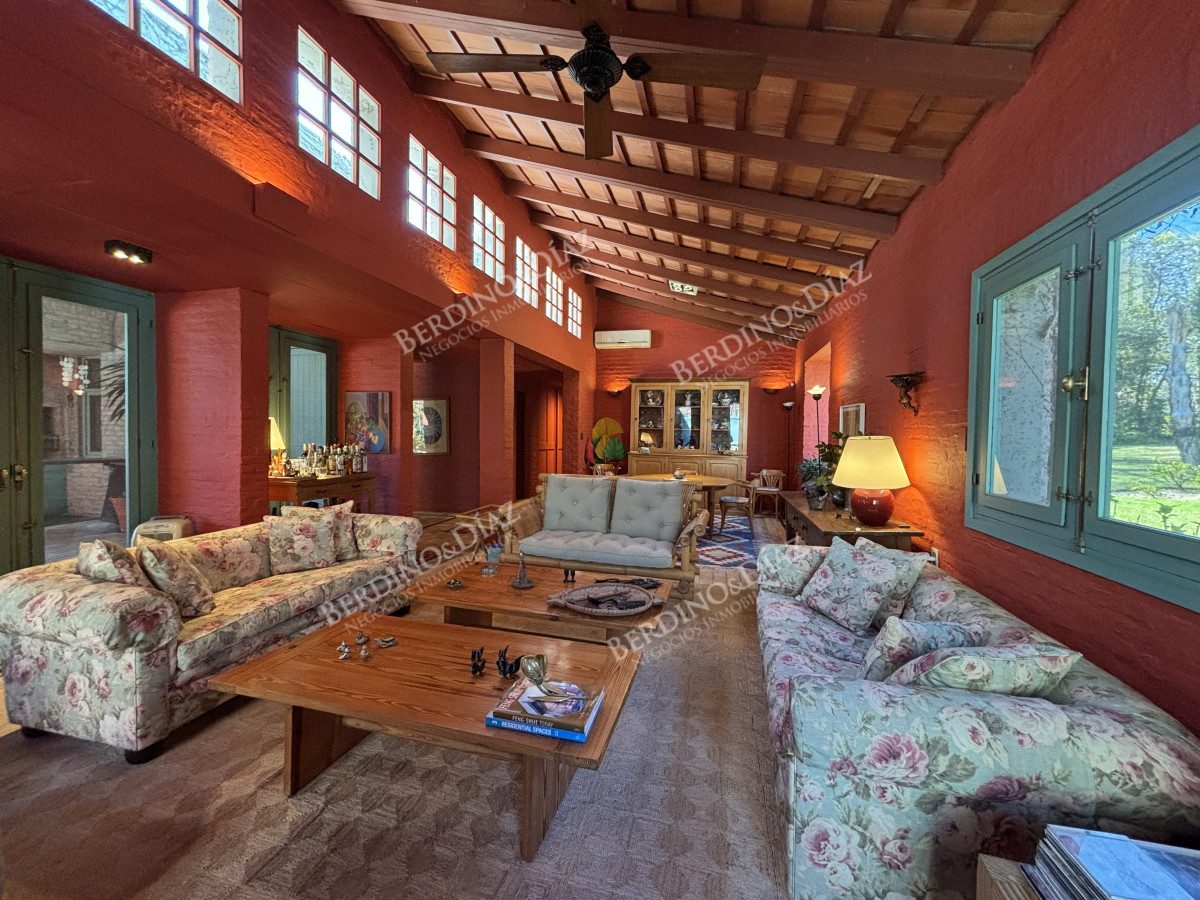 Casa ID.3183 - Venta casa de 5 dormitorios en barrio Golf, Punta del Este