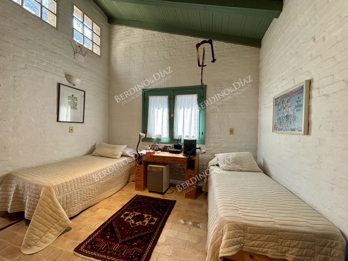 Casa ID.3183 - Venta casa de 5 dormitorios en barrio Golf, Punta del Este