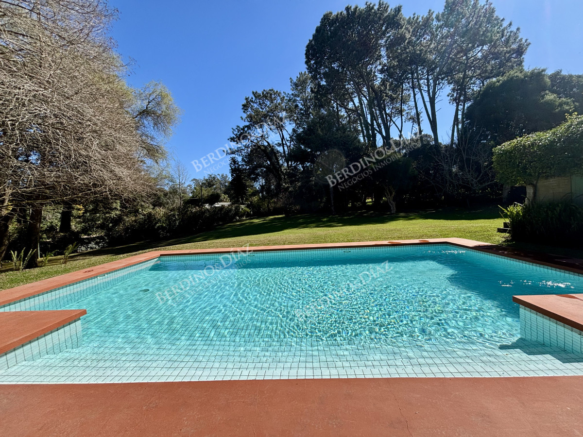 Casa ID.3183 - Venta casa de 5 dormitorios en barrio Golf, Punta del Este