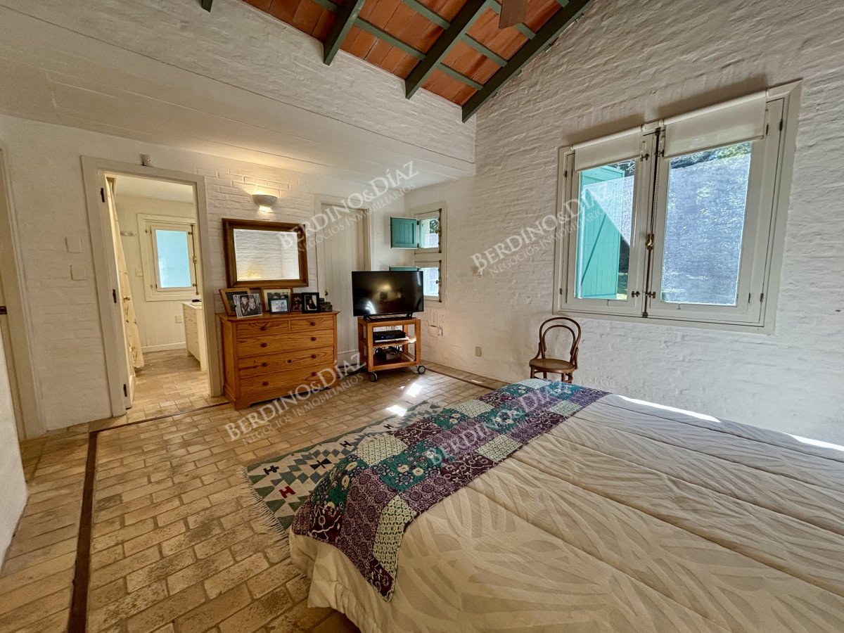 Casa ID.3183 - Venta casa de 5 dormitorios en barrio Golf, Punta del Este