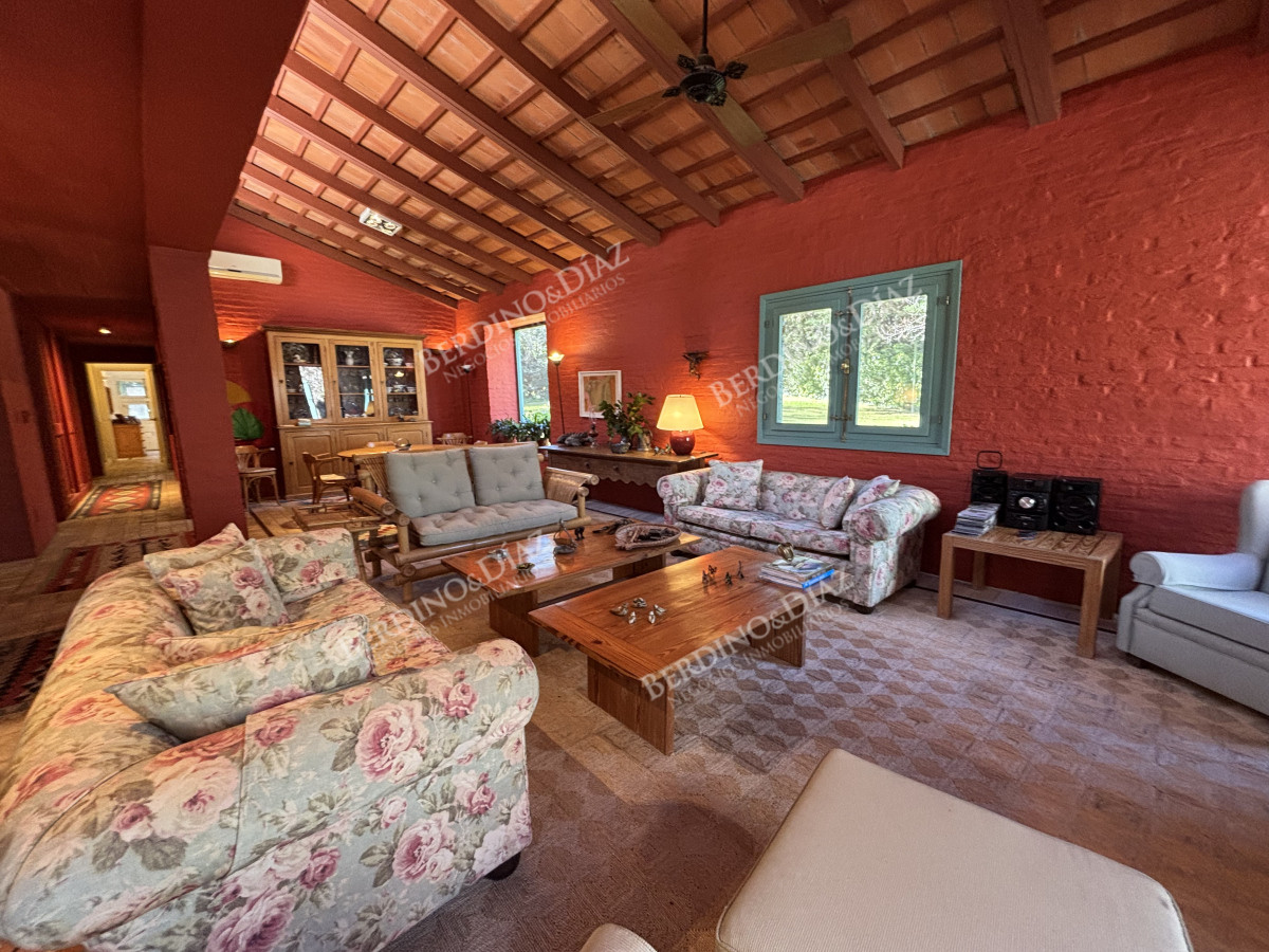Casa ID.3183 - Venta casa de 5 dormitorios en barrio Golf, Punta del Este