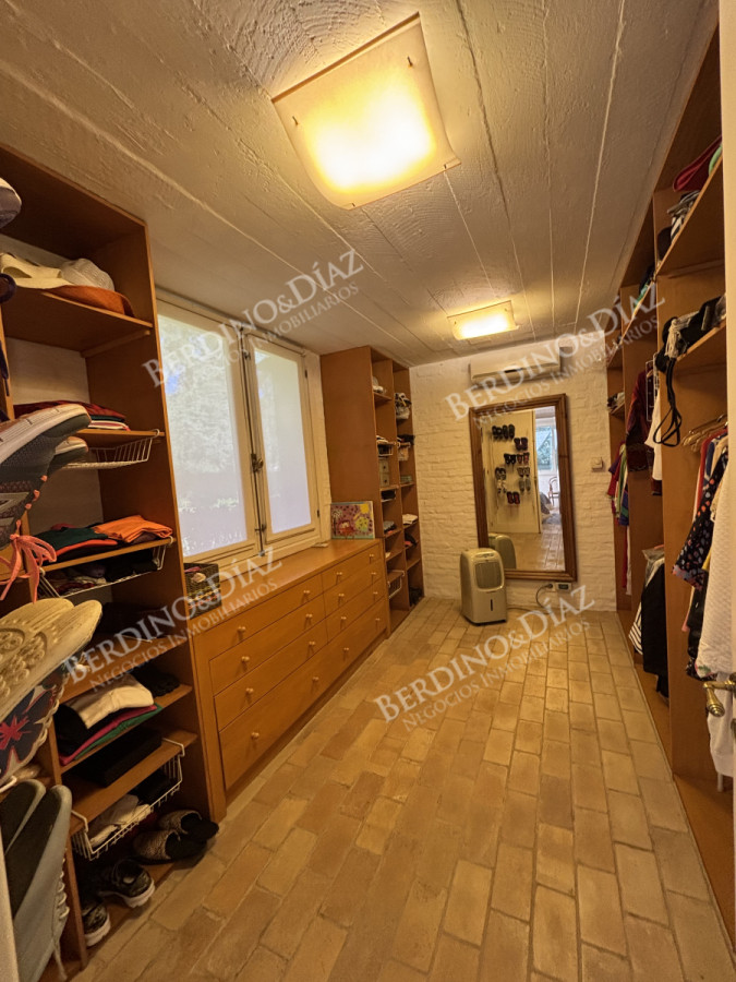 Casa ID.3183 - Venta casa de 5 dormitorios en barrio Golf, Punta del Este