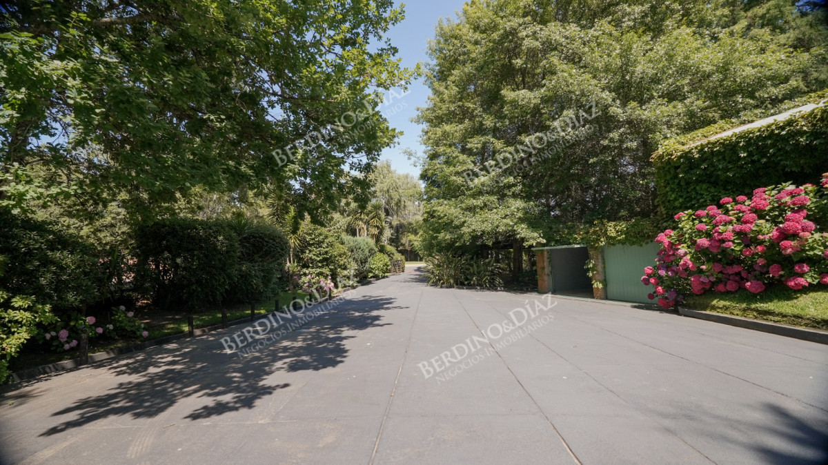 Casa ID.3183 - Venta casa de 5 dormitorios en barrio Golf, Punta del Este